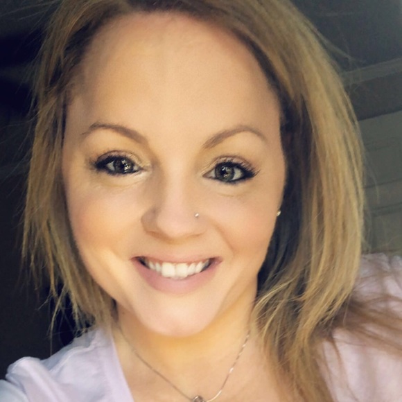 Meet your Posher, Kerri - Picture 3 of 9